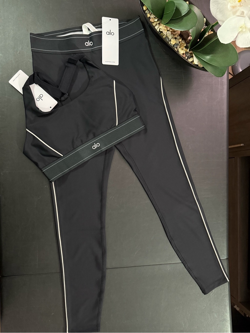 ALO Yoga Black High-Waist Leggings with Contrast Piping